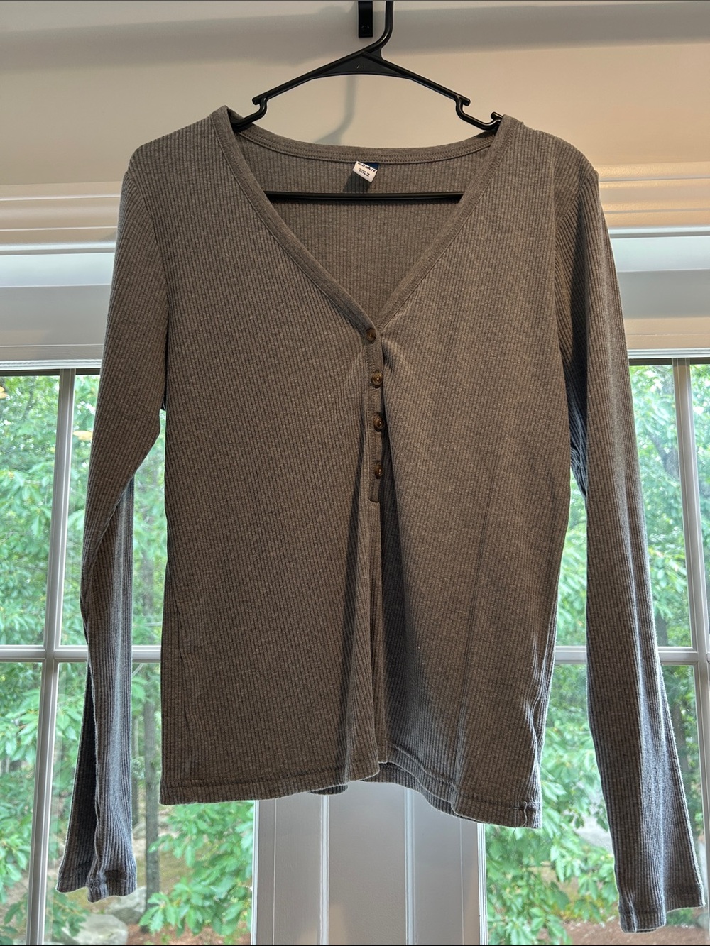 Old Navy Women's Gray Ribbed V-Neck Button-Front Long Sleeve Top